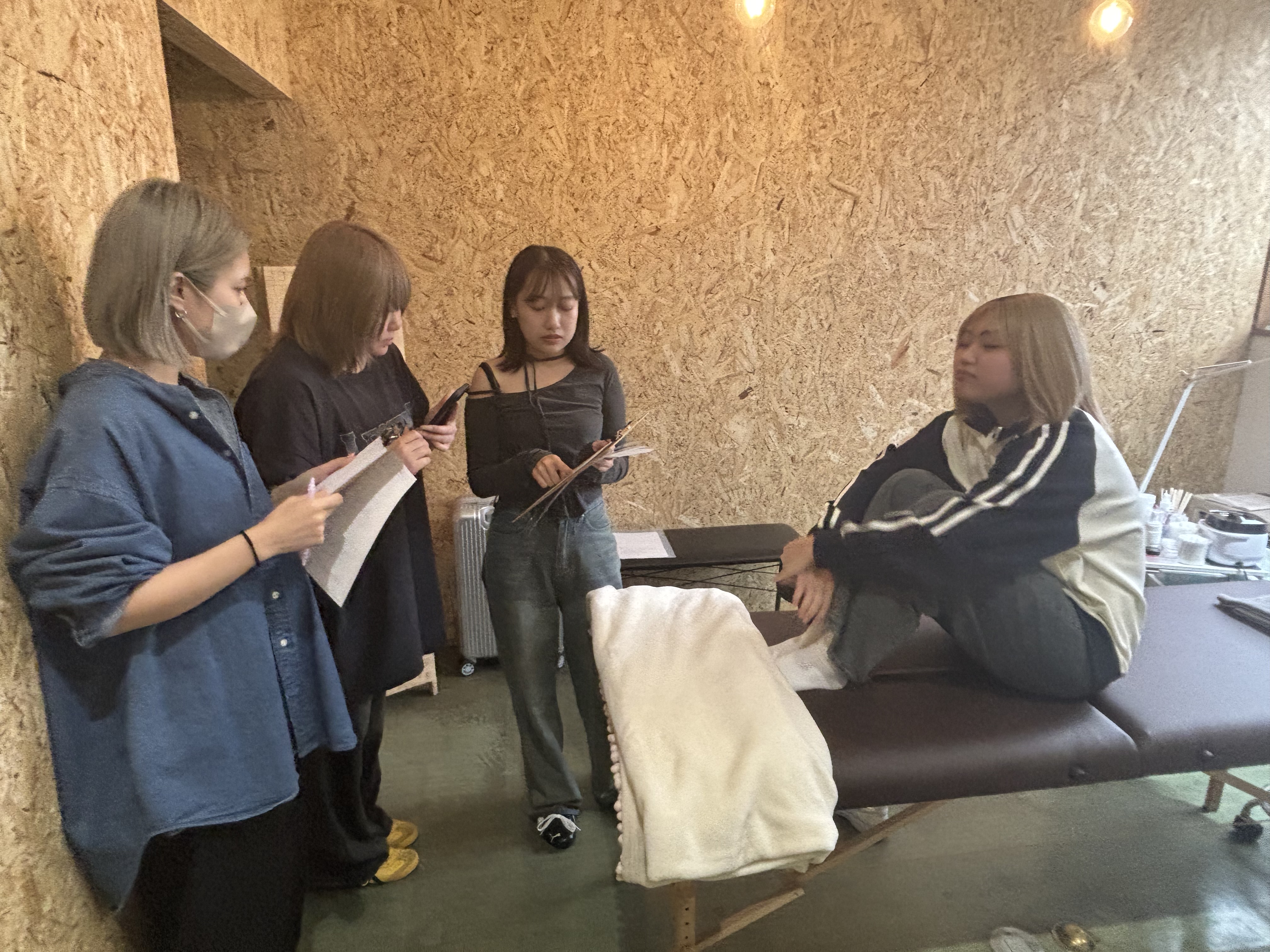 BELLEのスタッフとサロンワークの様子